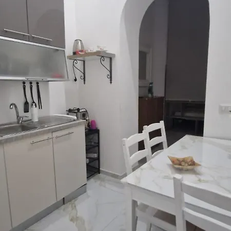 Nel Centro Storico O'vicolo E *