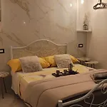 Nel Centro Storico O'vicolo E *