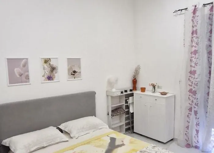 Nel Centro Storico O'vicolo E * Naples